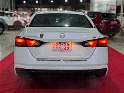 نيسان ألتيما